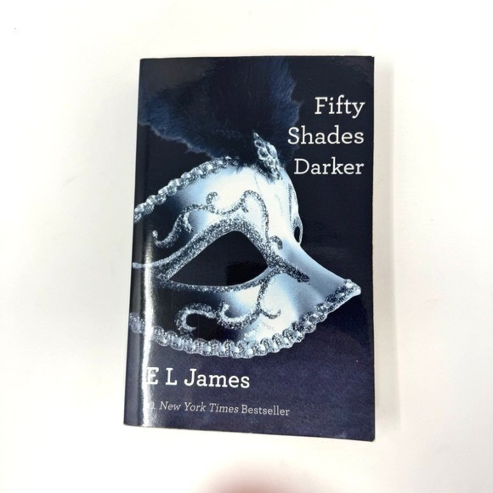 Fifty‎ Shades Darker E. L. James Novel Book Paperback New